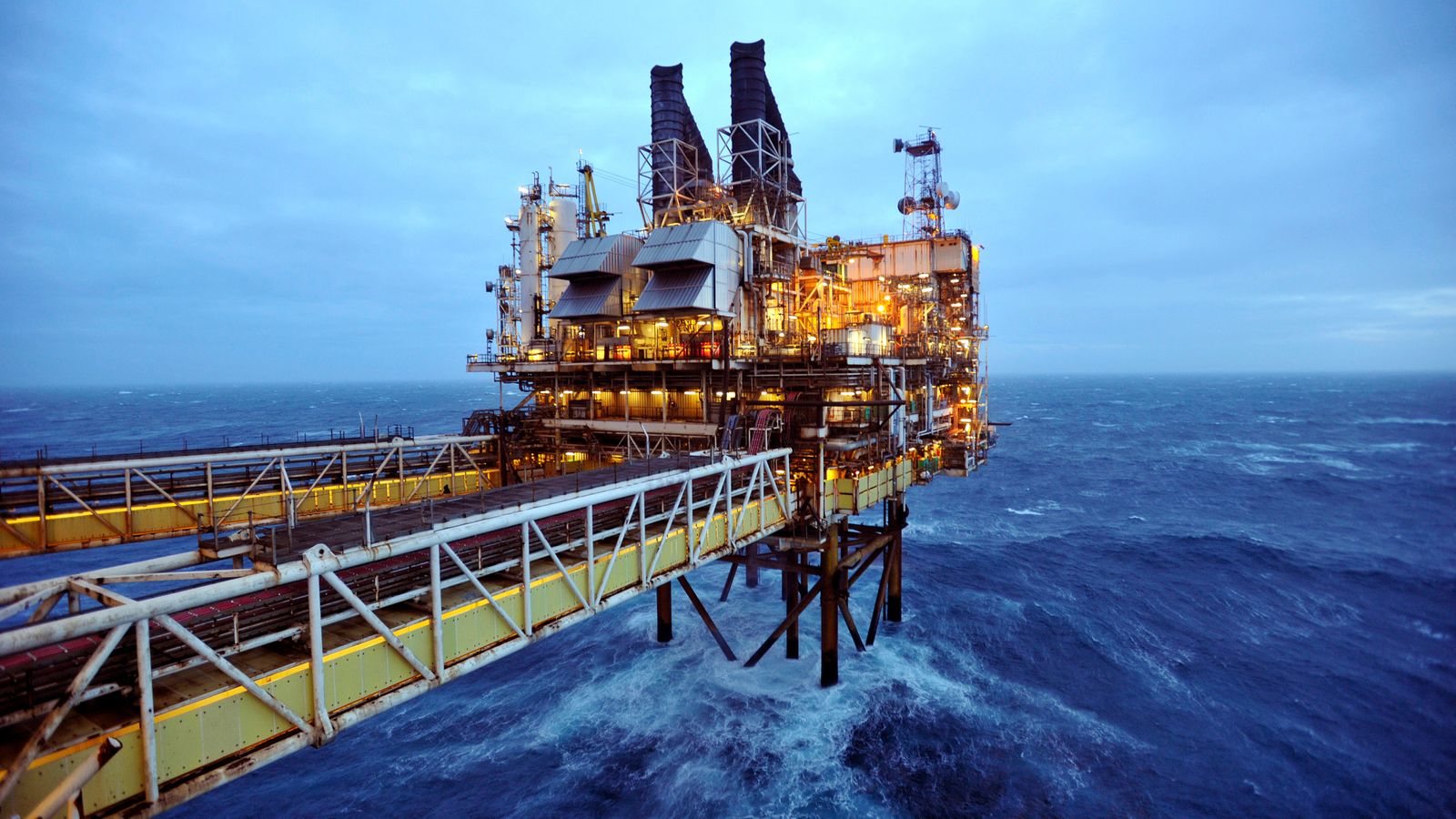 skynews-bp-north-sea-rig-oil_5469688